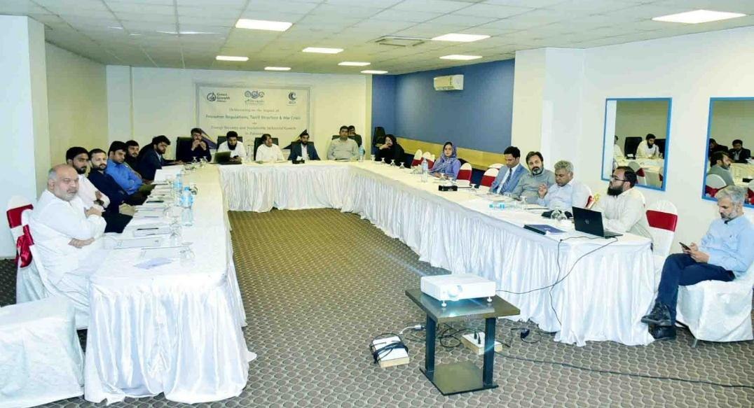 Photo from the report: panel discussion at ADS's seminar on prosumer regulations, tariff structure, and energy security.